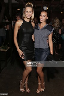 Natalie Roser feet photo thumbnail