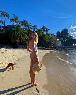 Natalie Roser feet photo thumbnail