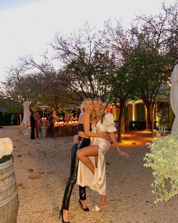 Natalie Roser feet photo thumbnail