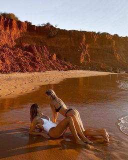 Natalie Roser feet photo thumbnail