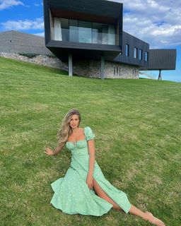 Natalie Roser feet photo thumbnail