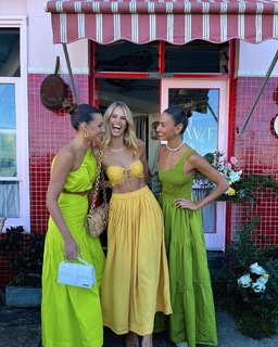 Natalie Roser feet photo thumbnail