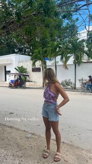 Natalie Roser feet photo thumbnail