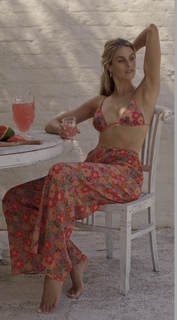 Natalie Roser feet photo thumbnail