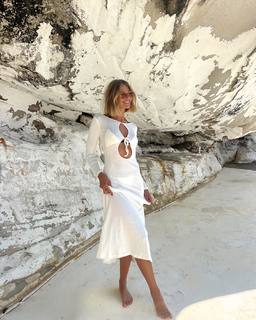 Natalie Roser feet photo thumbnail