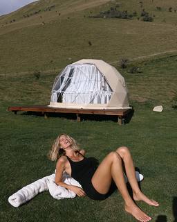 Natalie Roser feet photo thumbnail