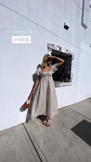 Natalie Roser feet photo thumbnail