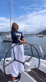 Natalie Roser feet photo thumbnail