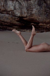 Natalie Roser feet photo thumbnail