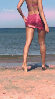 Natalie Roser feet photo thumbnail