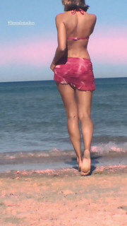 Natalie Roser feet photo thumbnail