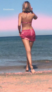 Natalie Roser feet photo thumbnail