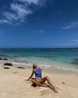 Natalie Roser feet photo thumbnail