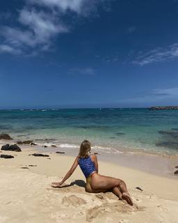 Natalie Roser feet photo thumbnail