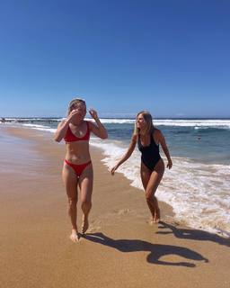 Natalie Roser feet photo thumbnail