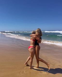 Natalie Roser feet photo thumbnail