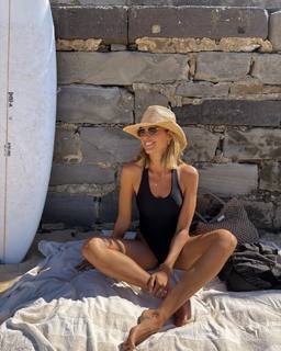 Natalie Roser feet photo thumbnail