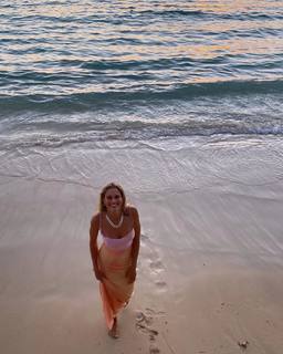 Natalie Roser feet photo thumbnail