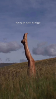 Natalie Roser feet photo thumbnail