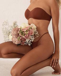 Natalie Roser feet photo thumbnail