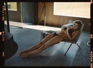 Natalie Roser feet photo thumbnail