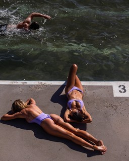 Natalie Roser feet photo thumbnail