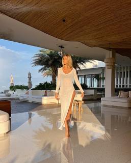 Natalie Roser feet photo thumbnail