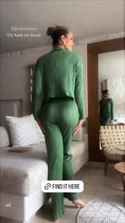 Natalie Roser feet photo thumbnail