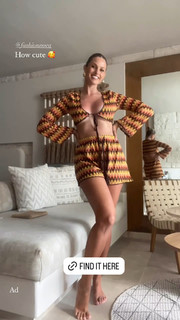 Natalie Roser feet photo thumbnail