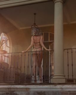 Natalie Roser feet photo thumbnail