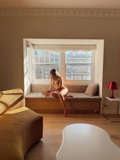 Natalie Roser feet photo thumbnail