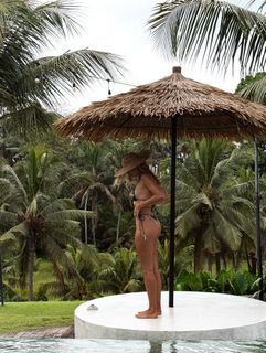 Natalie Roser feet photo 4