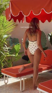 Natalie Roser feet photo 20