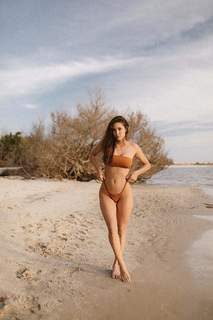 Natalie Roush feet photo thumbnail