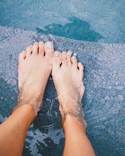 Natalie Roush feet photo thumbnail