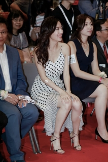 Natalie Tong feet photo 1