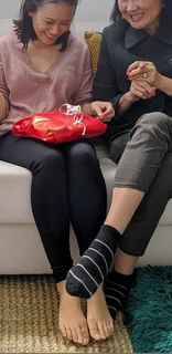 Natalie Tran feet photo thumbnail