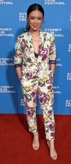 Natalie Tran feet photo thumbnail