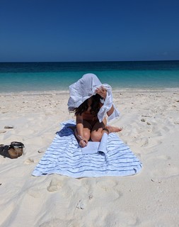 Natalie Tran feet photo thumbnail