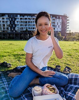Natalie Tran feet photo thumbnail