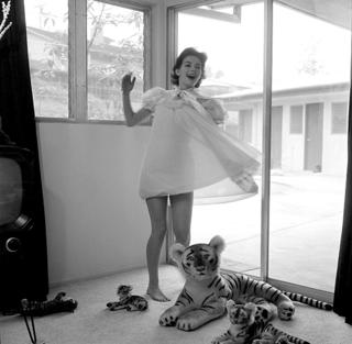 Natalie Wood feet photo thumbnail