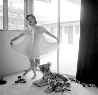Natalie Wood feet photo thumbnail
