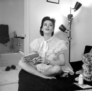 Natalie Wood feet photo thumbnail