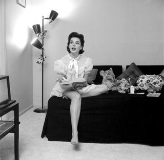 Natalie Wood feet photo thumbnail