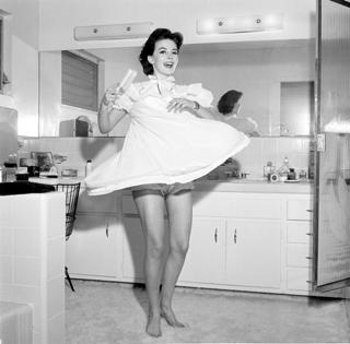 Natalie Wood feet photo thumbnail
