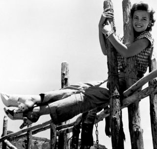 Natalie Wood feet photo thumbnail