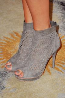 Natalie Zea feet photo thumbnail