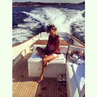 Natalya Ionova feet photo thumbnail