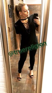 Natalya Neidhart feet photo thumbnail