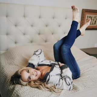Natalya Neidhart feet photo thumbnail
